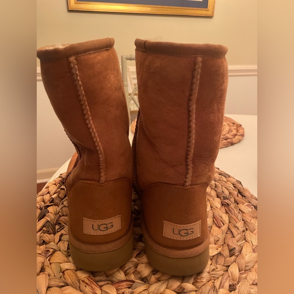 Uggs size 10 chestnut